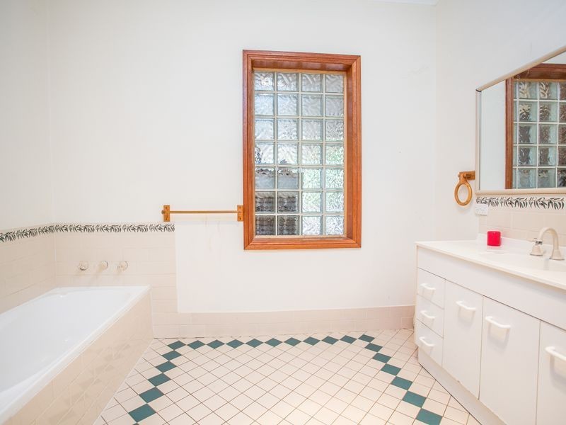 54 Tallarook Road, Cowra NSW 2794