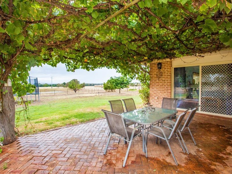54 Tallarook Road, Cowra NSW 2794