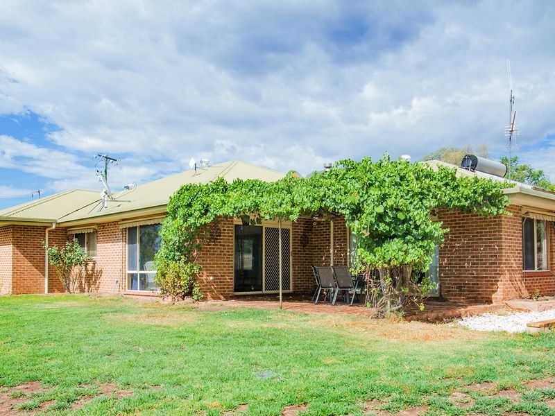 54 Tallarook Road, Cowra NSW 2794