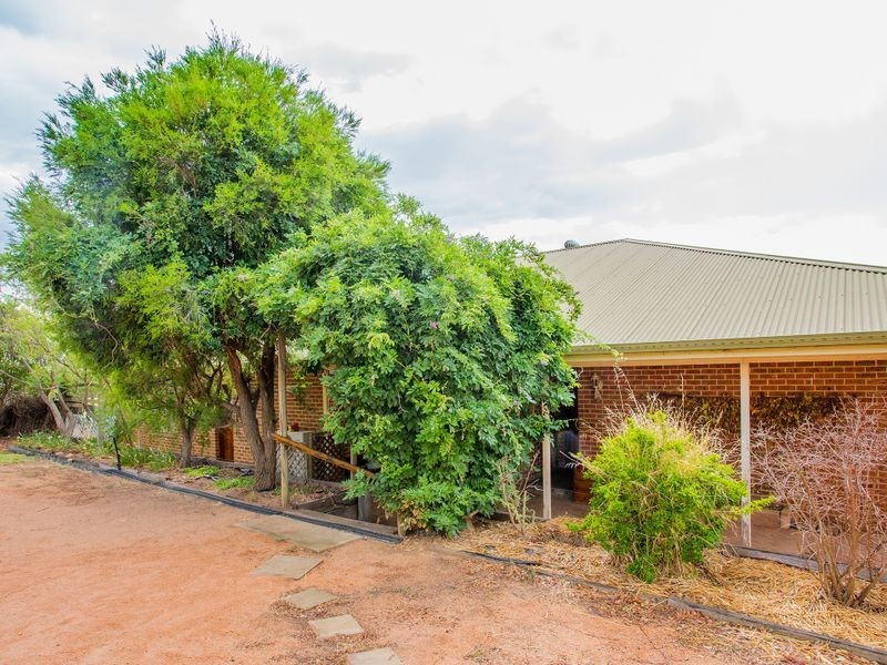 54 Tallarook Road, Cowra NSW 2794