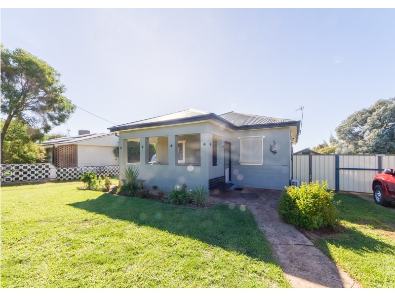 22 Hartley Street, Cowra NSW 2794