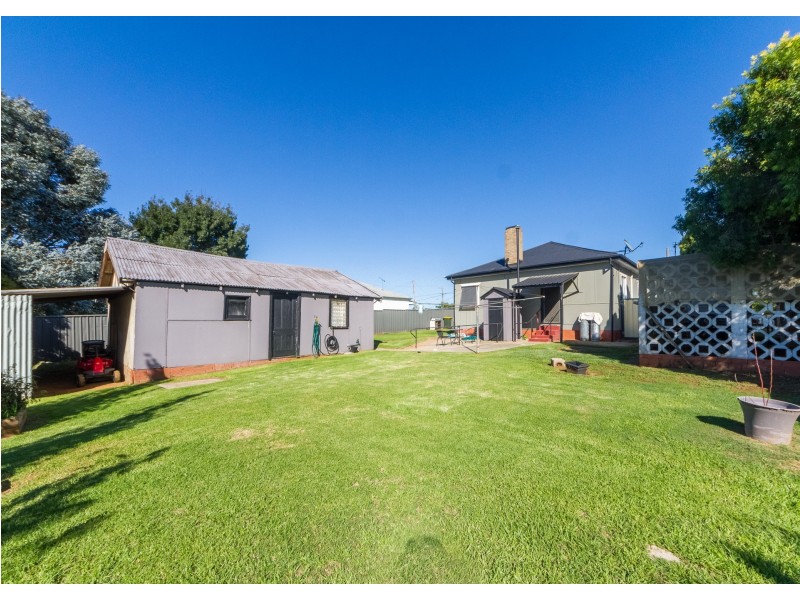 22 Hartley Street, Cowra NSW 2794