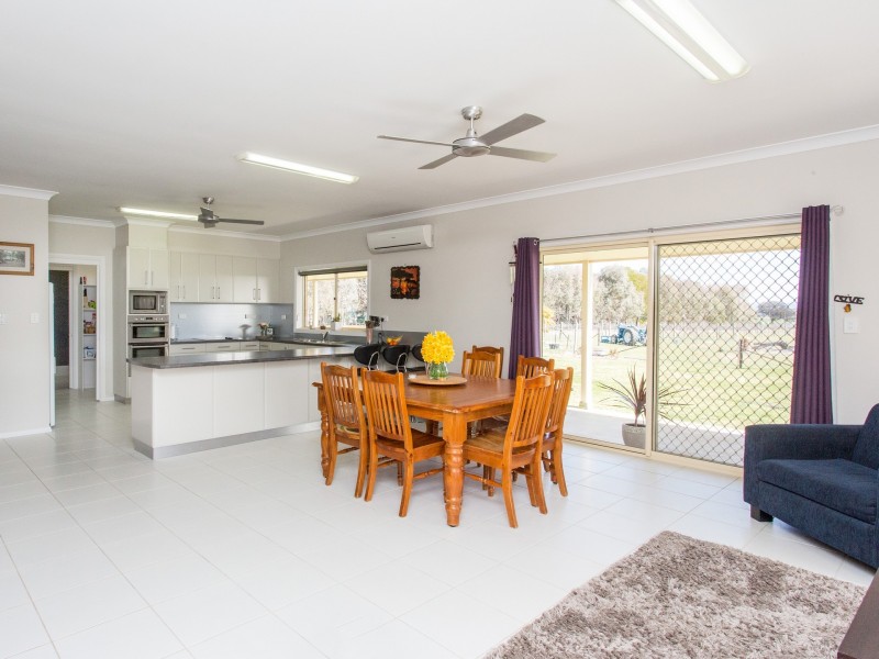 22 Vernon Drive, Cowra NSW 2794