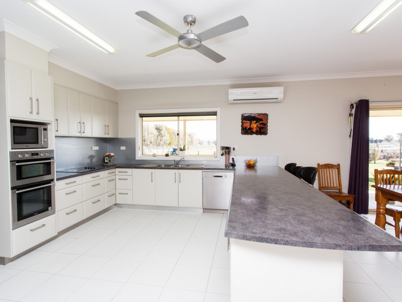 22 Vernon Drive, Cowra NSW 2794