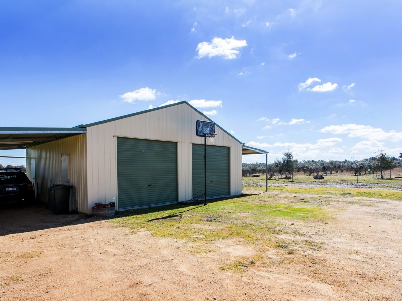 22 Vernon Drive, Cowra NSW 2794