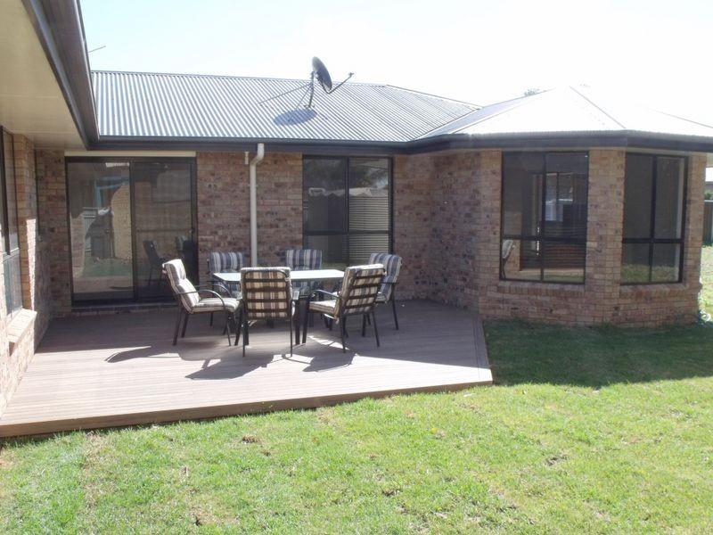 31 Lyall Street, Cowra NSW 2794