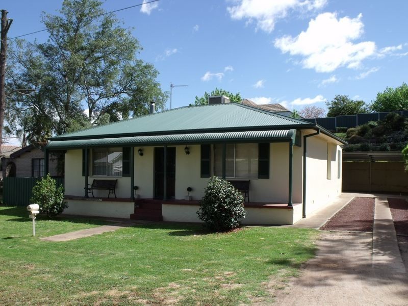 6 Courallie Street, Cowra NSW 2794