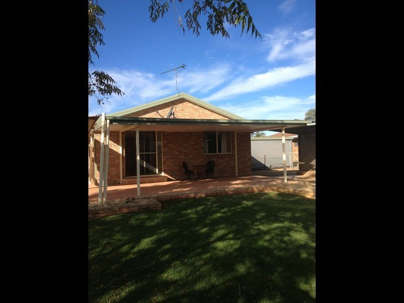 4 River Park Road, Cowra NSW 2794