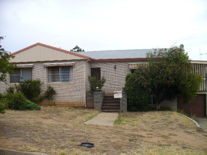 7 Karinya Street, Cowra NSW 2794