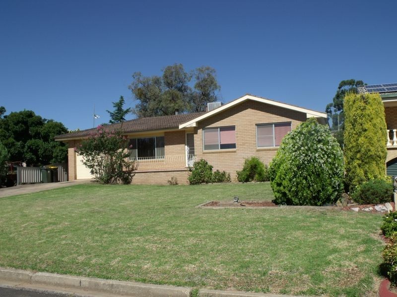 43 Kibbler Street, Cowra NSW 2794