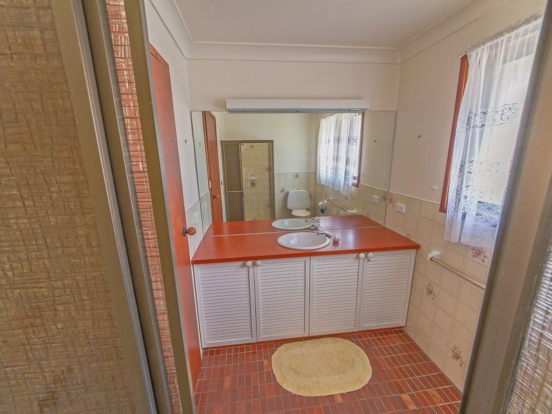 6 Lentara Street, Cowra NSW 2794