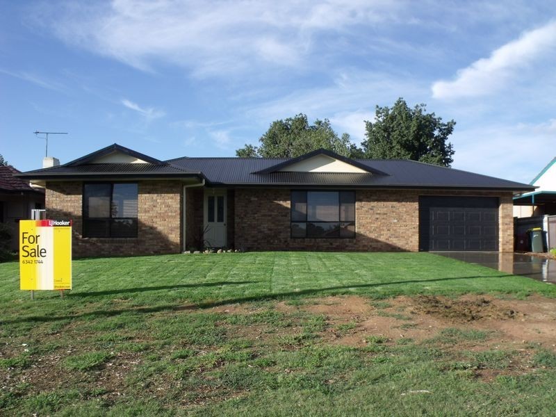 31 Lyall Street, Cowra NSW 2794