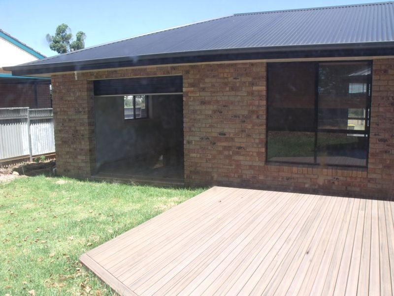 31 Lyall Street, Cowra NSW 2794