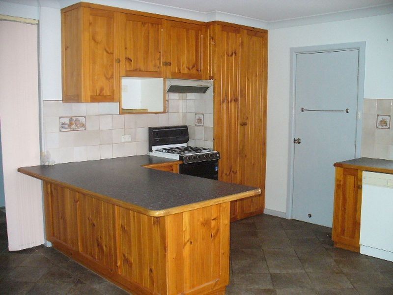 17 Lyall Street, Cowra NSW 2794