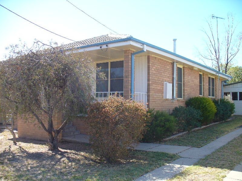 15 Hood Street, Cowra NSW 2794