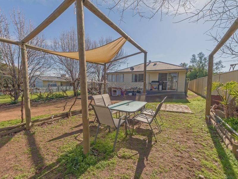 23 Macassar Street, Cowra NSW 2794
