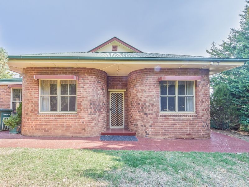 5 Bennelong Place, Cowra NSW 2794
