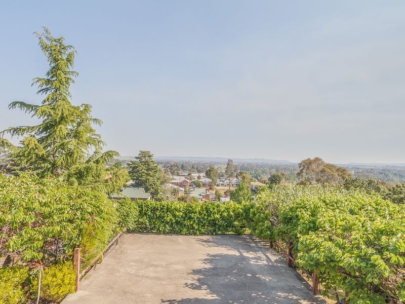 5 Bennelong Place, Cowra NSW 2794
