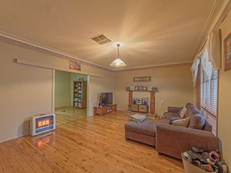 24 Pitt Street, Cowra NSW 2794