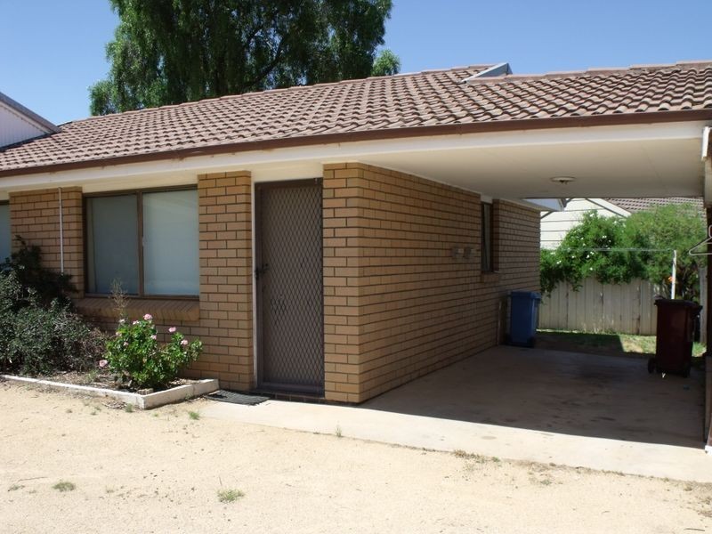 13C Coolabah Crescent, Cowra NSW 2794