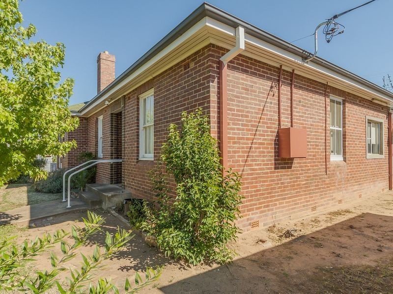 2 Ina Drive, Cowra NSW 2794