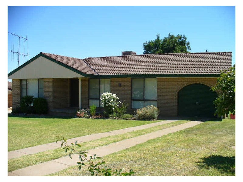 4 Coolabah Crescent, Cowra NSW 2794