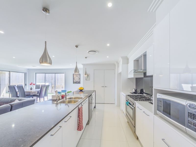 4 Vineyard Drive, Cowra NSW 2794