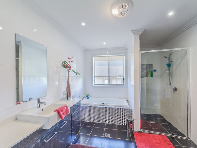 4 Vineyard Drive, Cowra NSW 2794