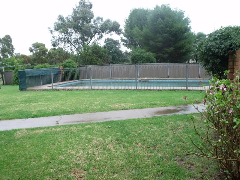 2 River Park Road, Cowra NSW 2794