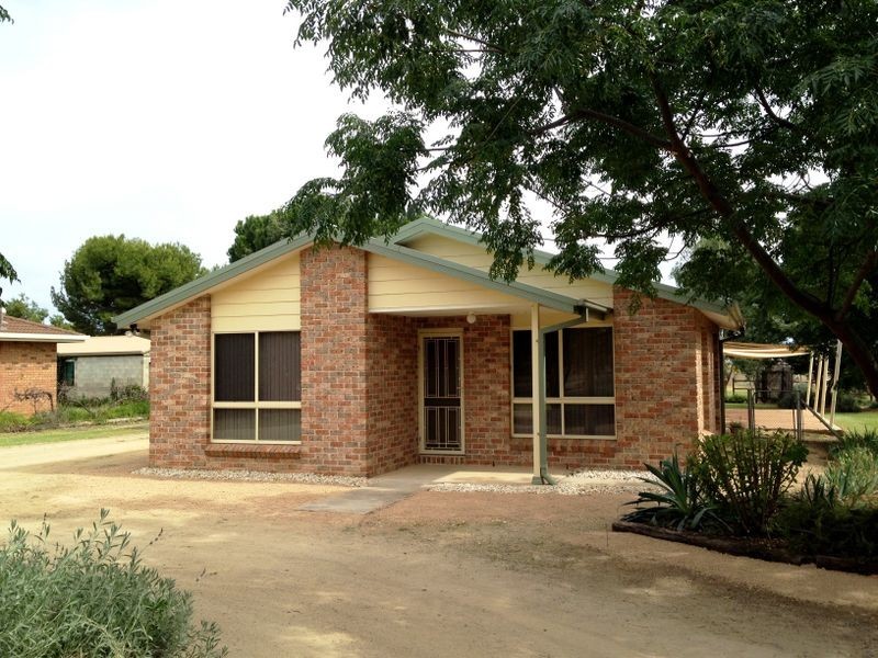 4 River Park Road, Cowra NSW 2794