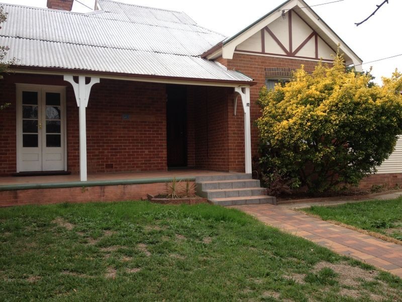 24 Liverpool Street, Cowra NSW 2794