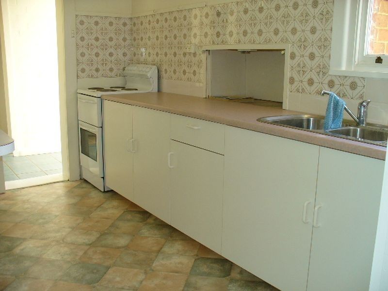 24 Liverpool Street, Cowra NSW 2794