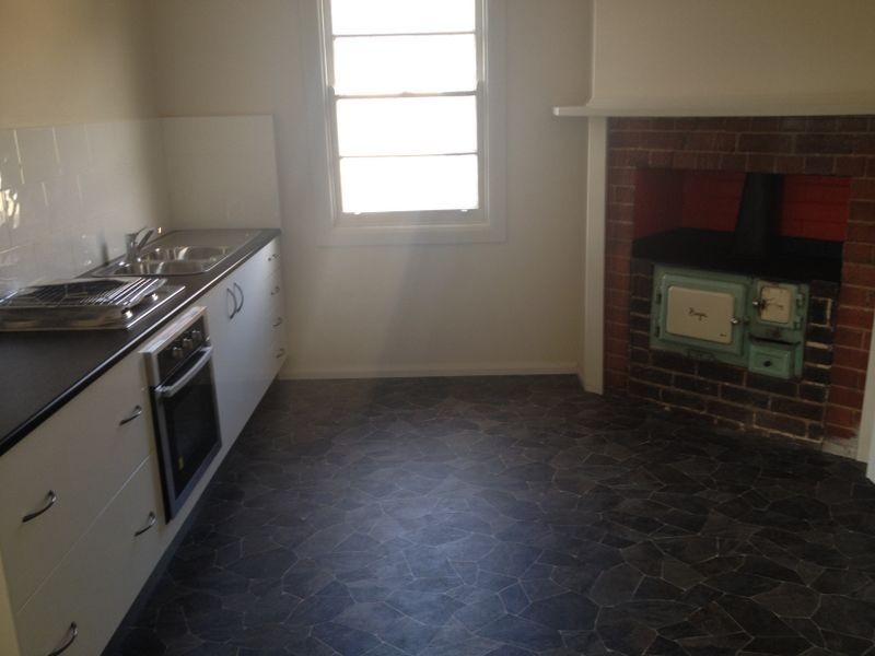 8 Whitby Street, Cowra NSW 2794