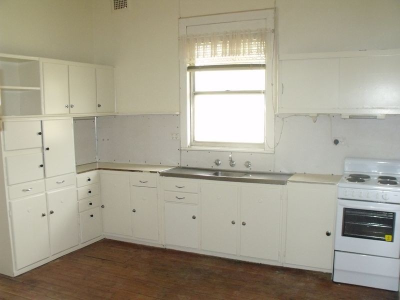 46 Vaux St, Cowra NSW 2794