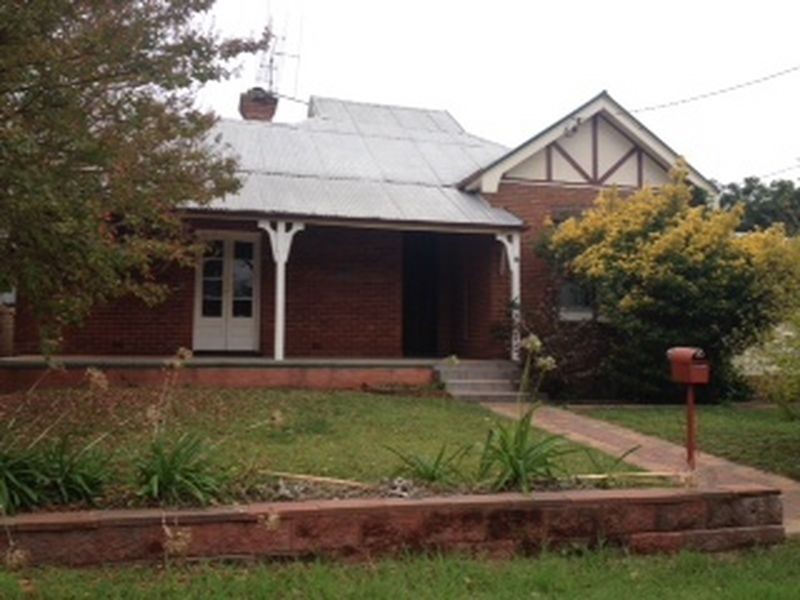 24 Liverpool Street, Cowra NSW 2794