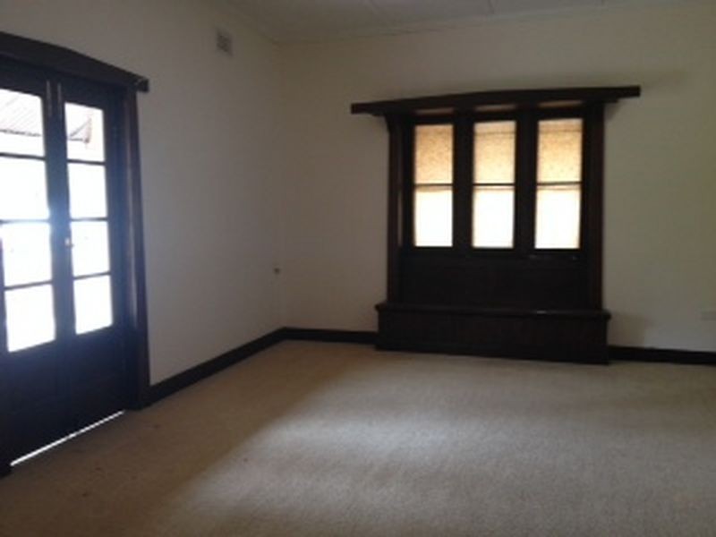 24 Liverpool Street, Cowra NSW 2794