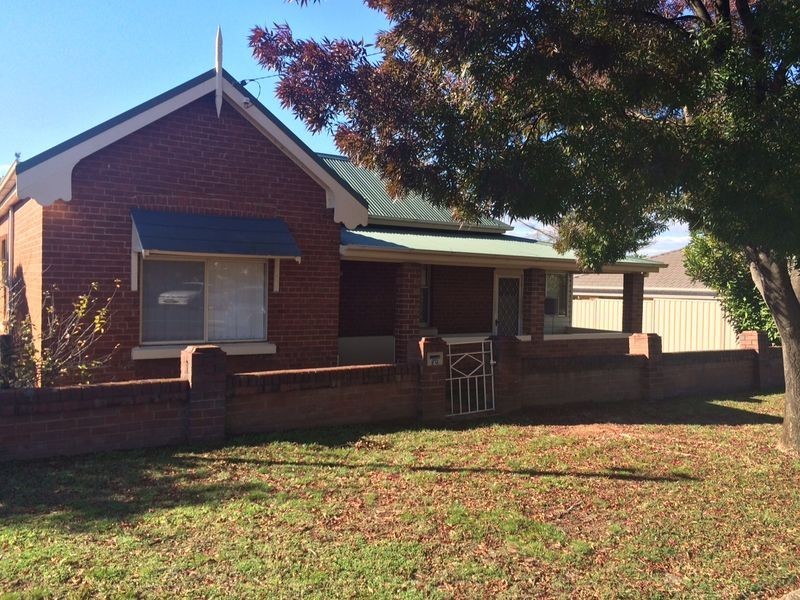 42 Vaux Street, Cowra NSW 2794