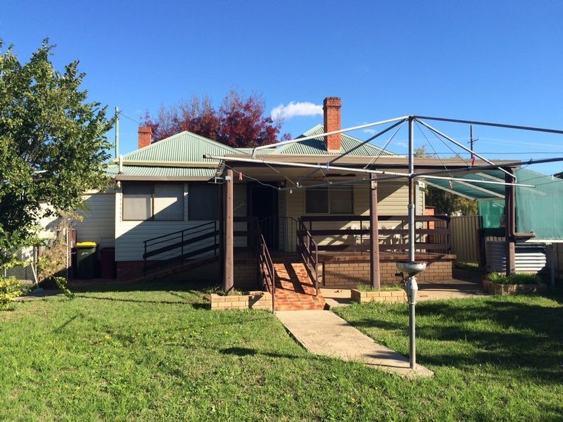 42 Vaux Street, Cowra NSW 2794