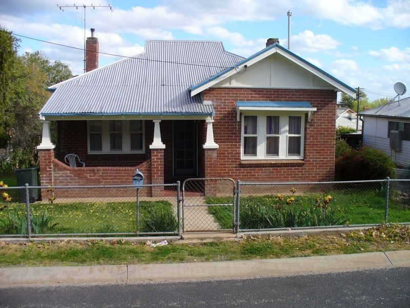 21 Bartlett Avenue, Cowra NSW 2794