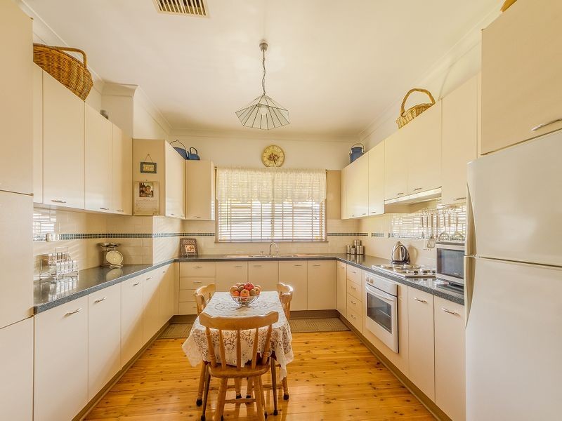 102 Fitzroy Street, Cowra NSW 2794