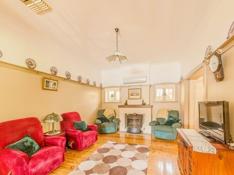 102 Fitzroy Street, Cowra NSW 2794