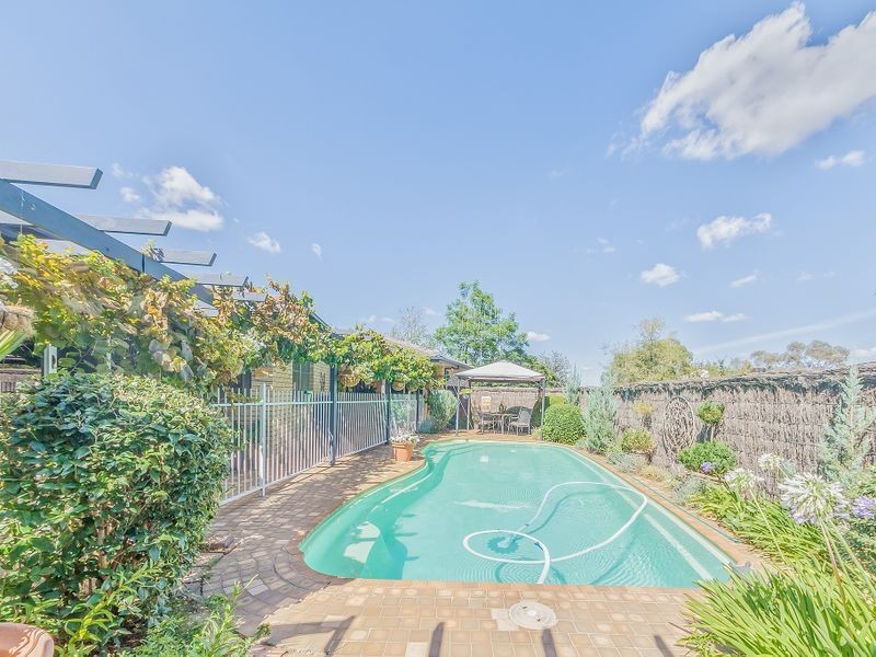 12 Yarrawonga Crescent, Cowra NSW 2794