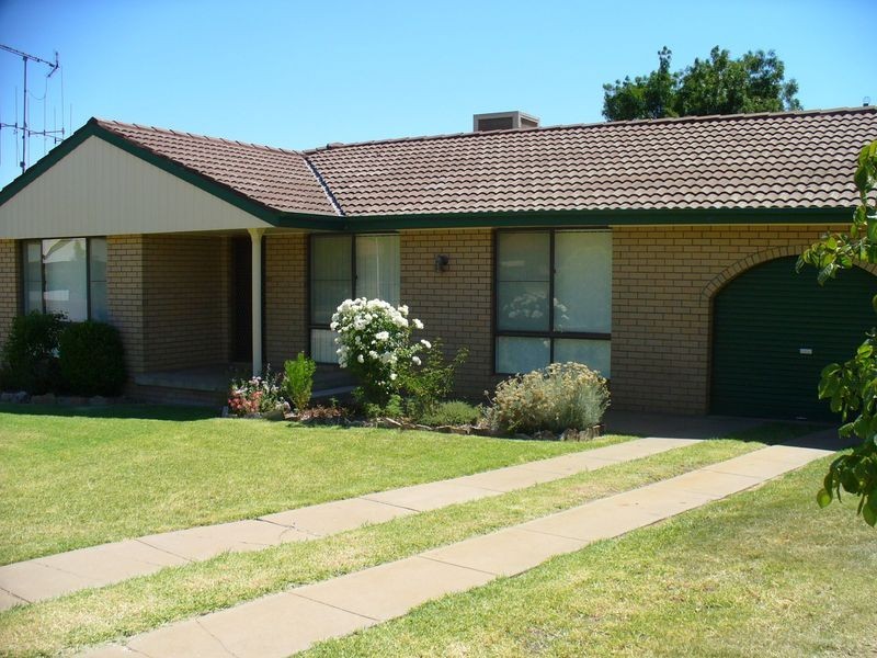4 Coolabah Crescent, Cowra NSW 2794
