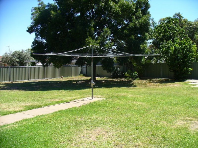 4 Coolabah Crescent, Cowra NSW 2794
