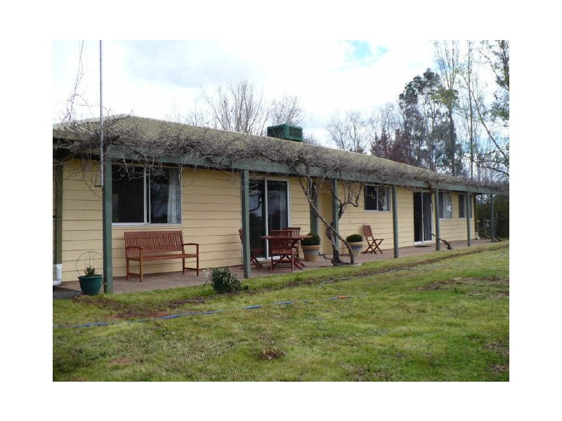 8 Mary Road, Cowra NSW 2794