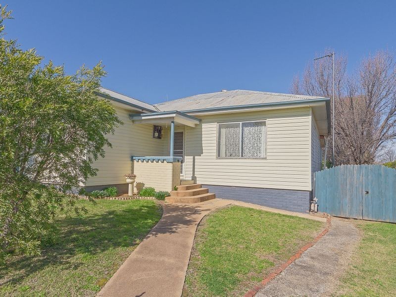 23 Macassar Street, Cowra NSW 2794