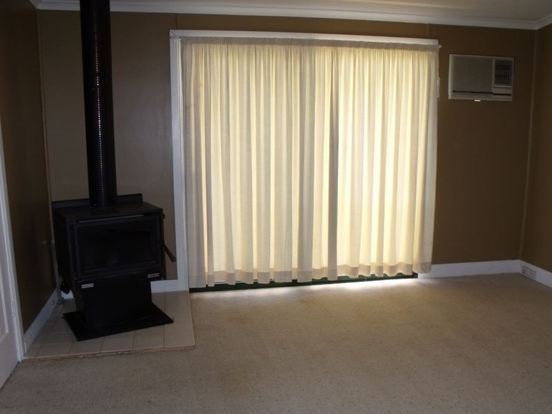 8 Ranken Street, Cowra NSW 2794