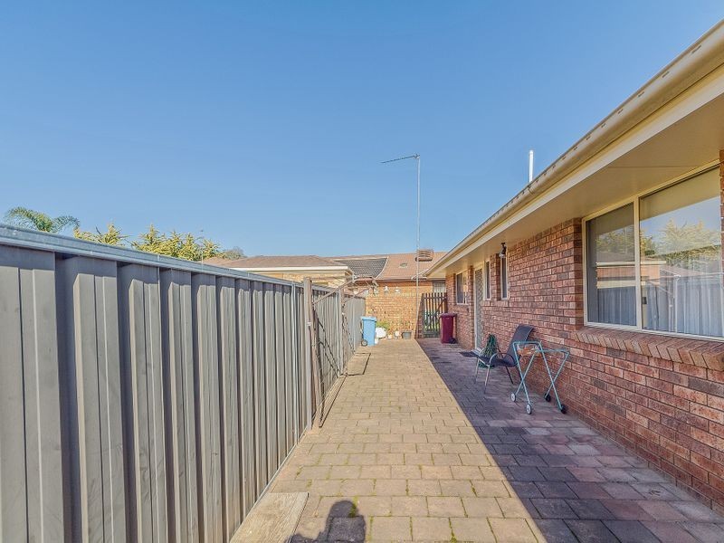 1/16 Echuca Place, Cowra NSW 2794