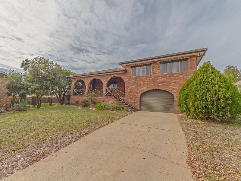 6 Lentara Street, Cowra NSW 2794