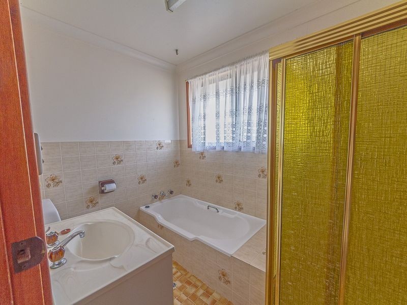 6 Lentara Street, Cowra NSW 2794